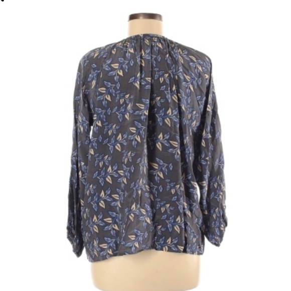 5/$15 Bayla Jane Blouse - Picture 2 of 4